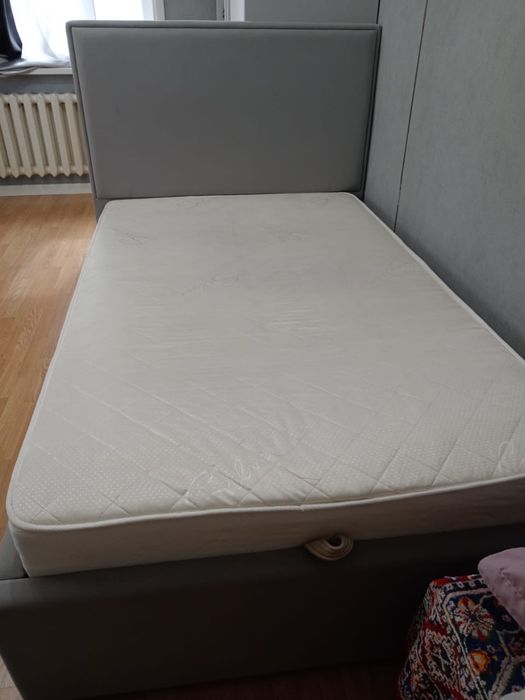 Продаю кровать+матрас