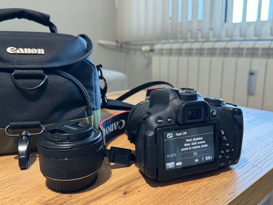 Фотоапарат Canon EOS 700D с 2 обектива