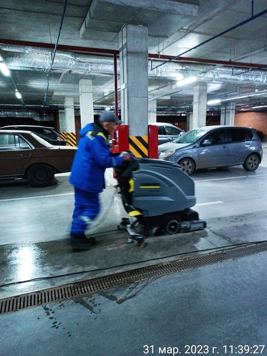 Уборка паркингов поломоечной машиной