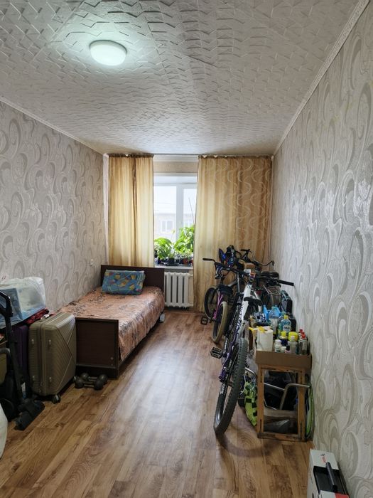 Продам 3- комнатную квартиру на Ауэзова 44