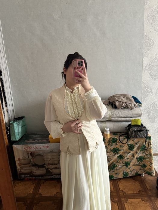 Платье бежевый, желетка