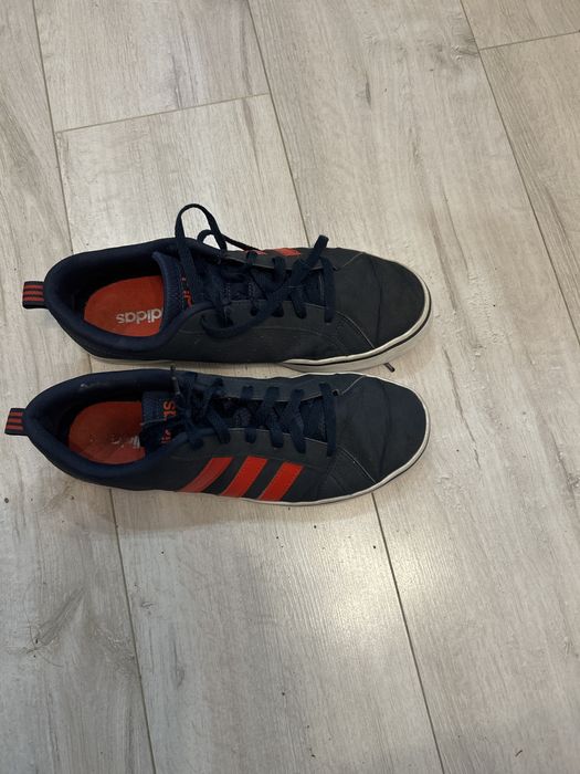 Tenisi bleomarin firma Adidas