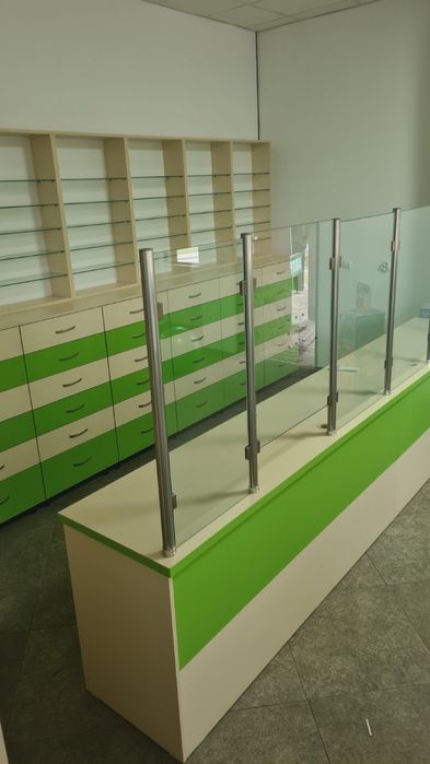 Мебели за пълно обзавеждане на аптека