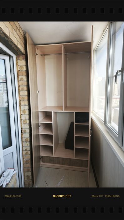 Два шкафа и зеркало