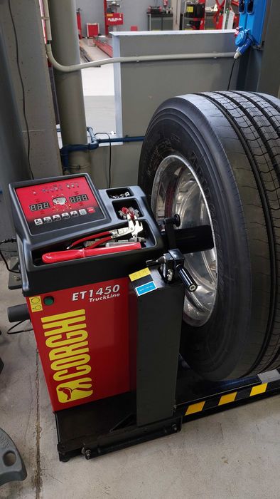 CORGHI - ET 1450  Електронна баланс машина за товарни автомобили