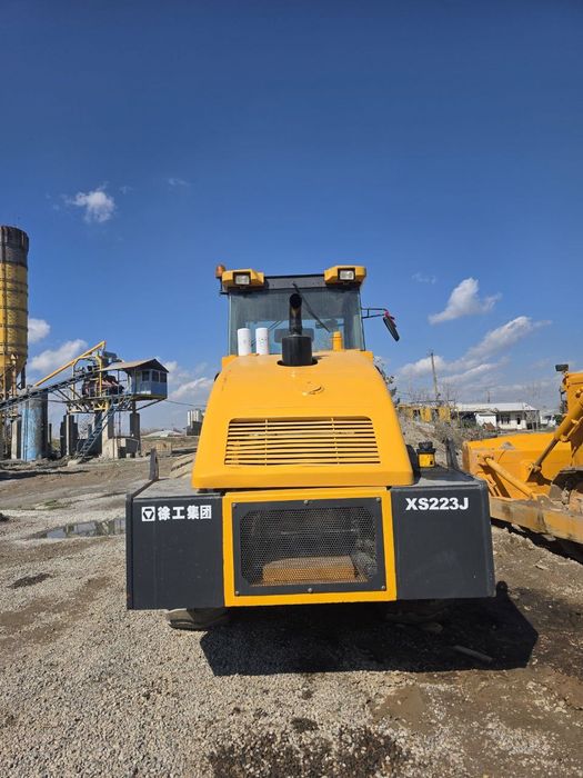 Виброкаток 22 .3 тонна сотилади йили 2024 холати идеал