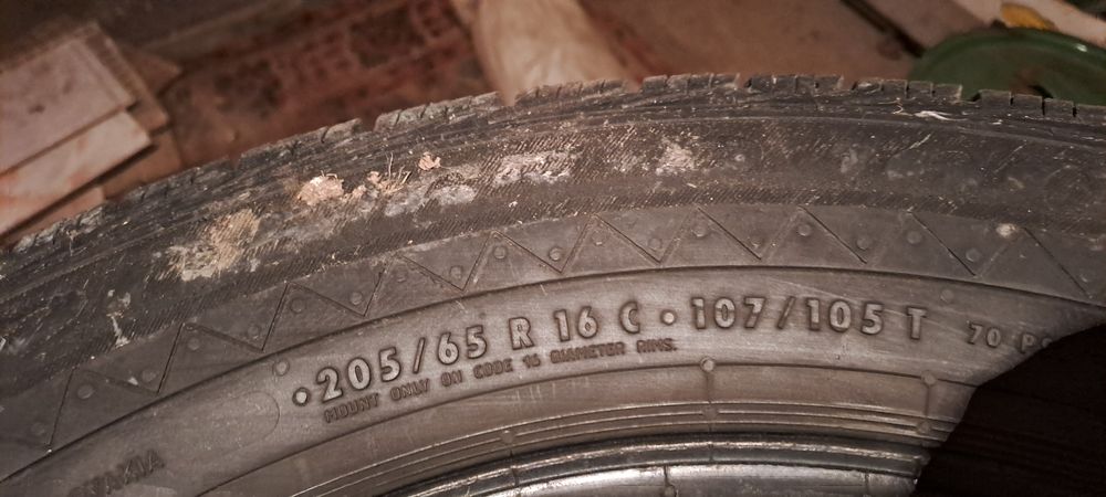 Vand  patru  cauciucuri  Nokian