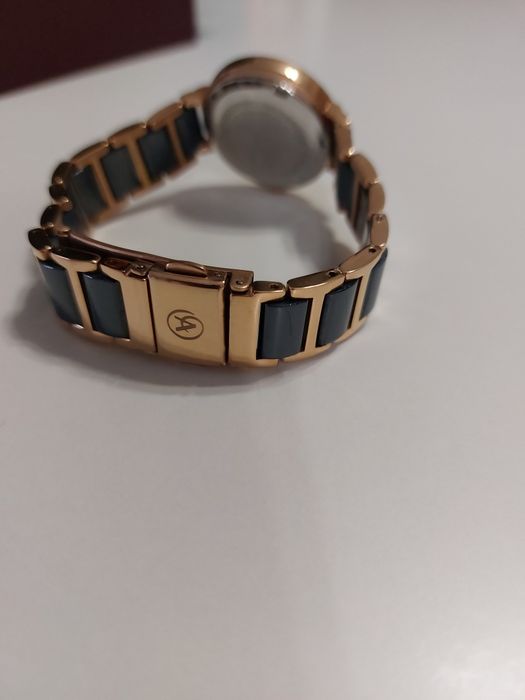 Дамски часовник Accurist