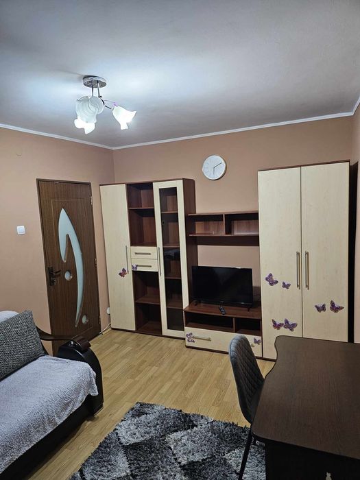 Închiriez garsoniera