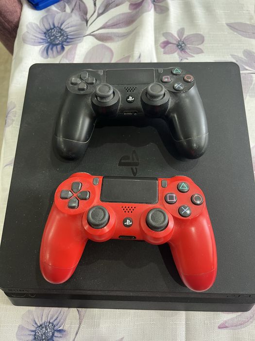PlayStation 4 / 500 GB