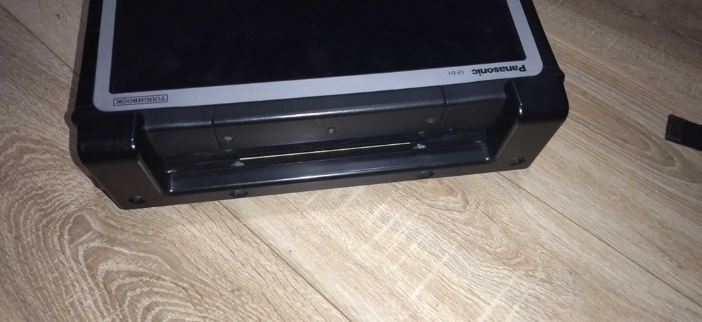 Panasonic CF-D1 rugget tablet/ dock- i5 / 8 ram/240 ssd / Win 10 pro