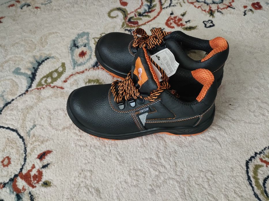 Продам рабочие обувь 38 размер