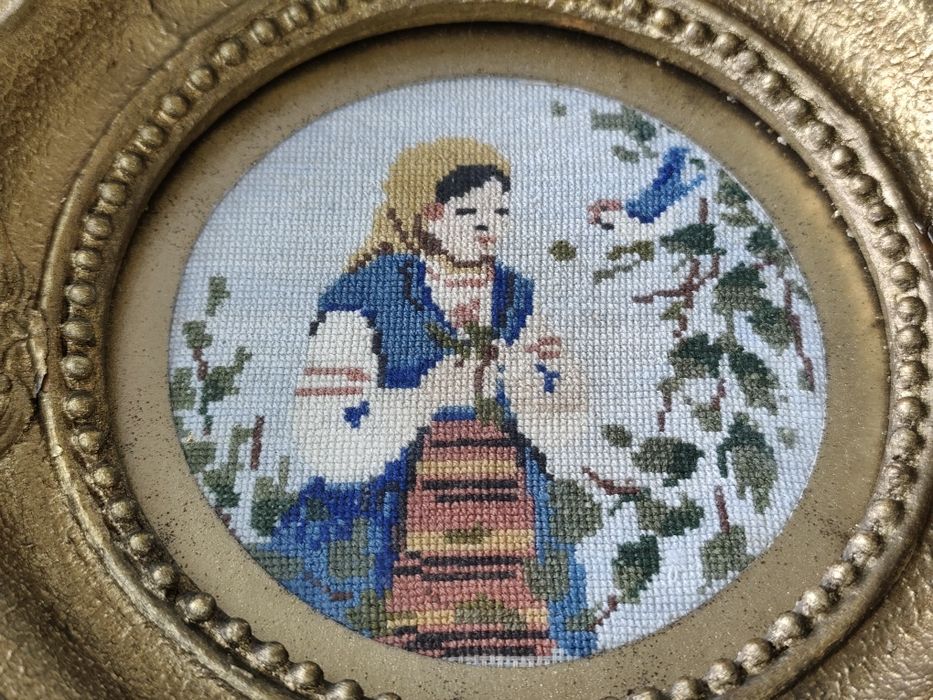 Малък кръгъл гоблен