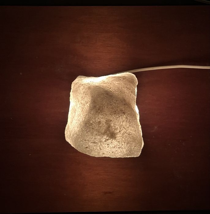 Veioza din bloc de sare naturala, de culoare alba
