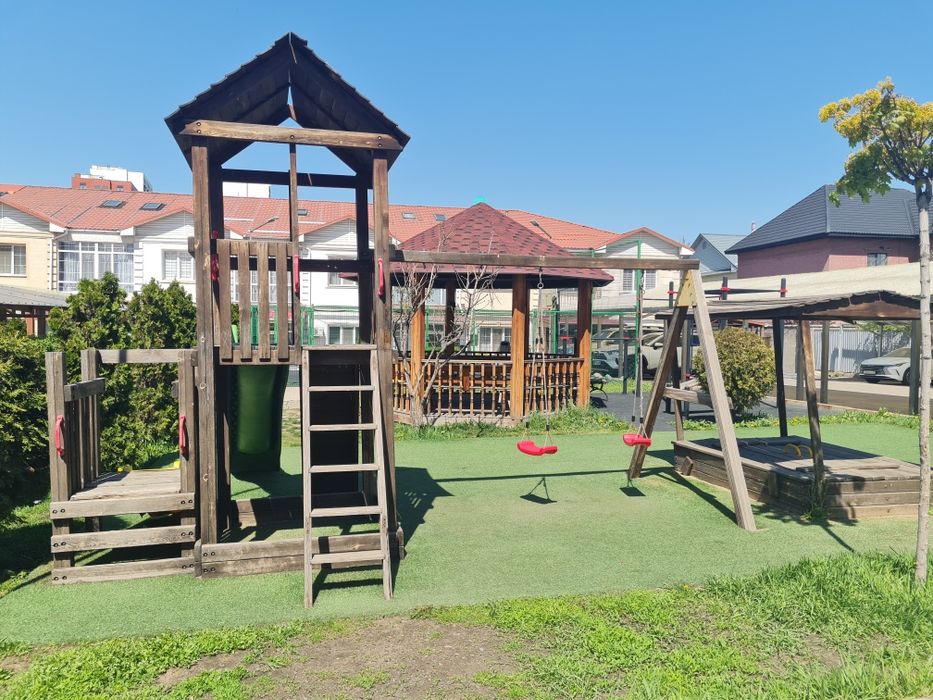 Детский городок ,горка,качели