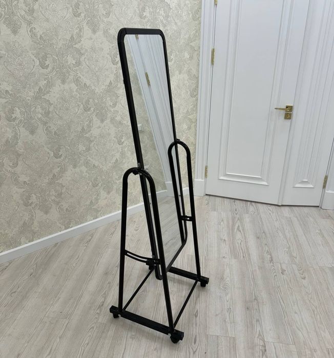 Зеркало напольное железное на колесиках