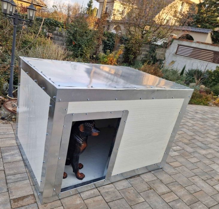 Cusca caini din  panou sandwich termoizolat