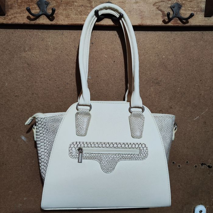 Нова дамска чанта