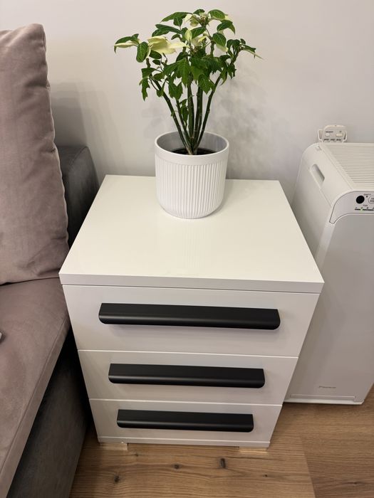 Нощно шкафче бял гланц