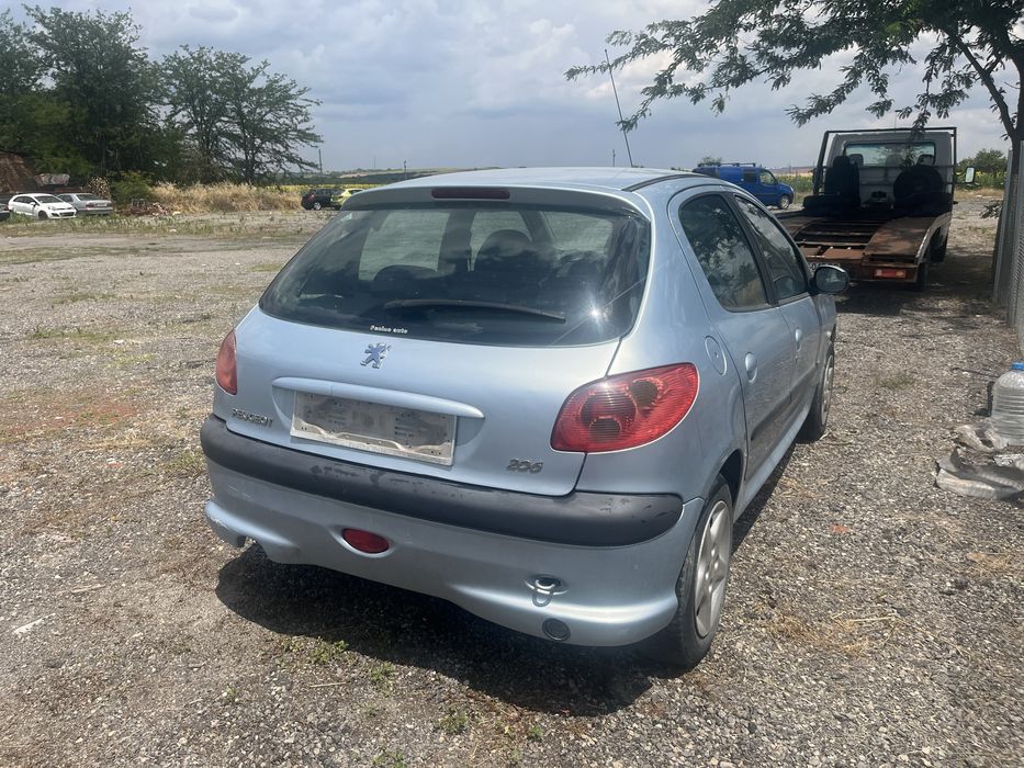 Peugept 206 1.4 16v 88 коня Face 2002 НА ЧАСТИ