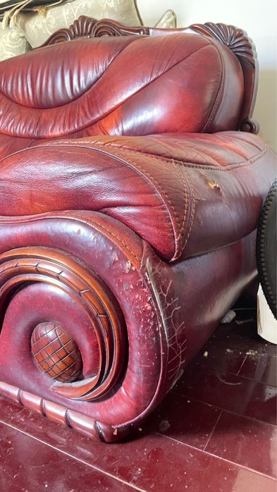 Кожаный диван - тройка