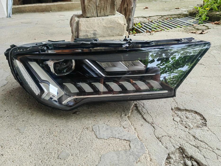 Фар Audi Q7 SQ7 Matrix LED Десен / Фар Ауди Кю7 LED Оригинален