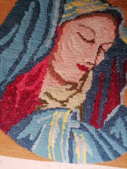 Бродирани нови гоблени