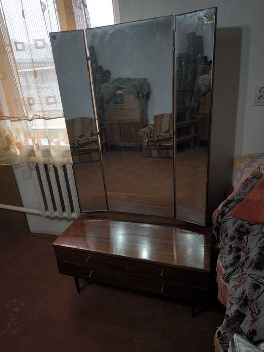 Трюмо айнасымен сатылады