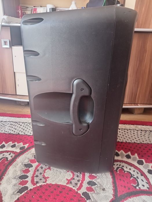 văd boxă behringer b615d