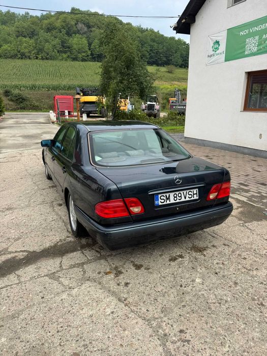 Mercedes-Benz E-Class (W210)