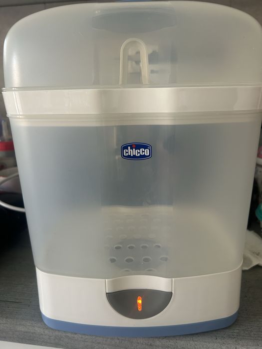 Sterilizator de biberoane