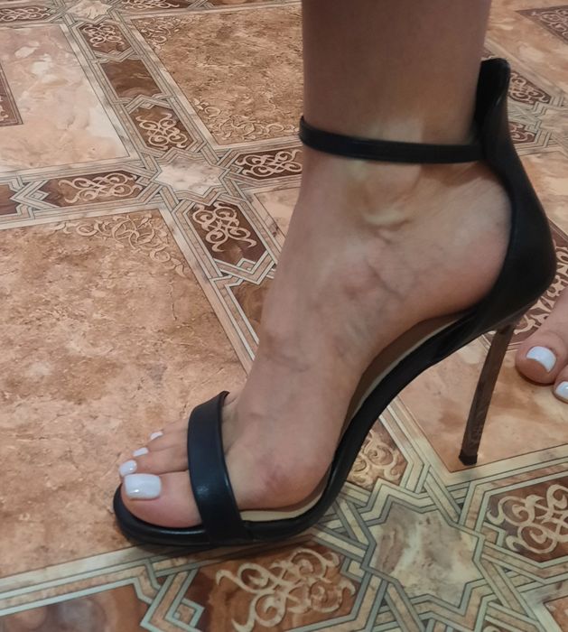 Продам босоножки