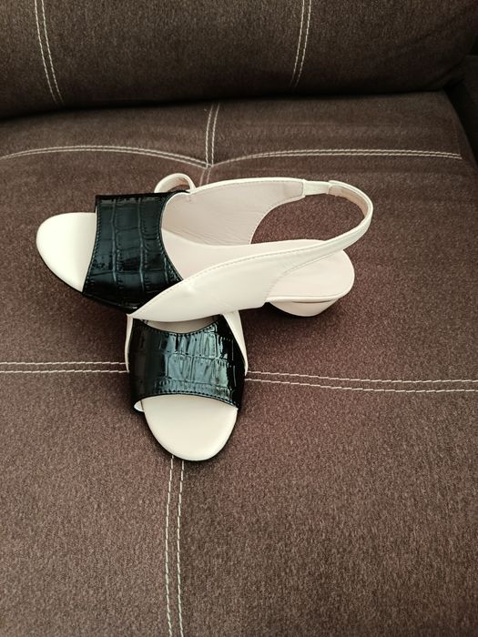 Vând sandale damă casual