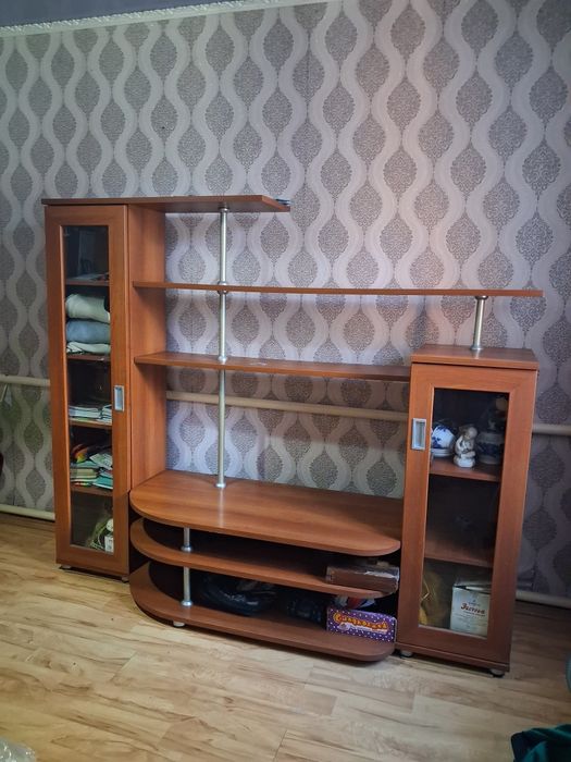 Продам горку для гостинной
