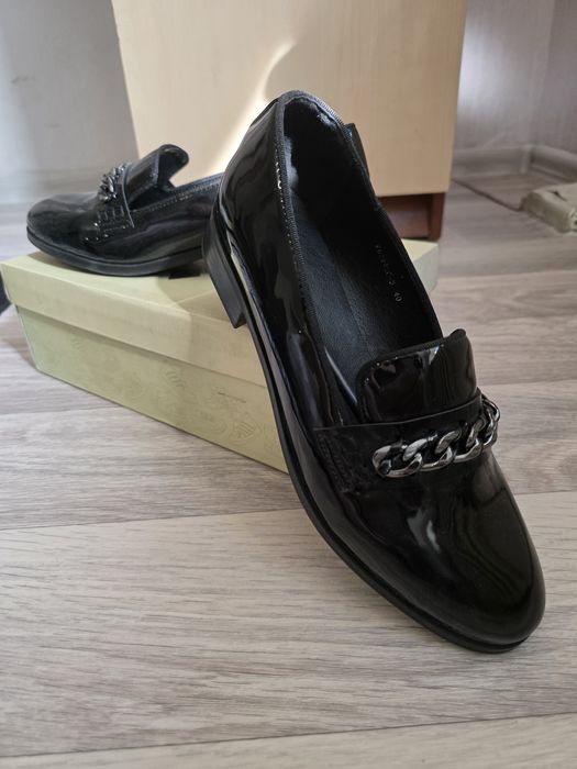 Продам туфли женские (лоферы)