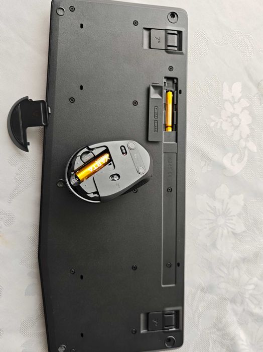 Комплекти клавиатури и мишки на Logitech и Baseus