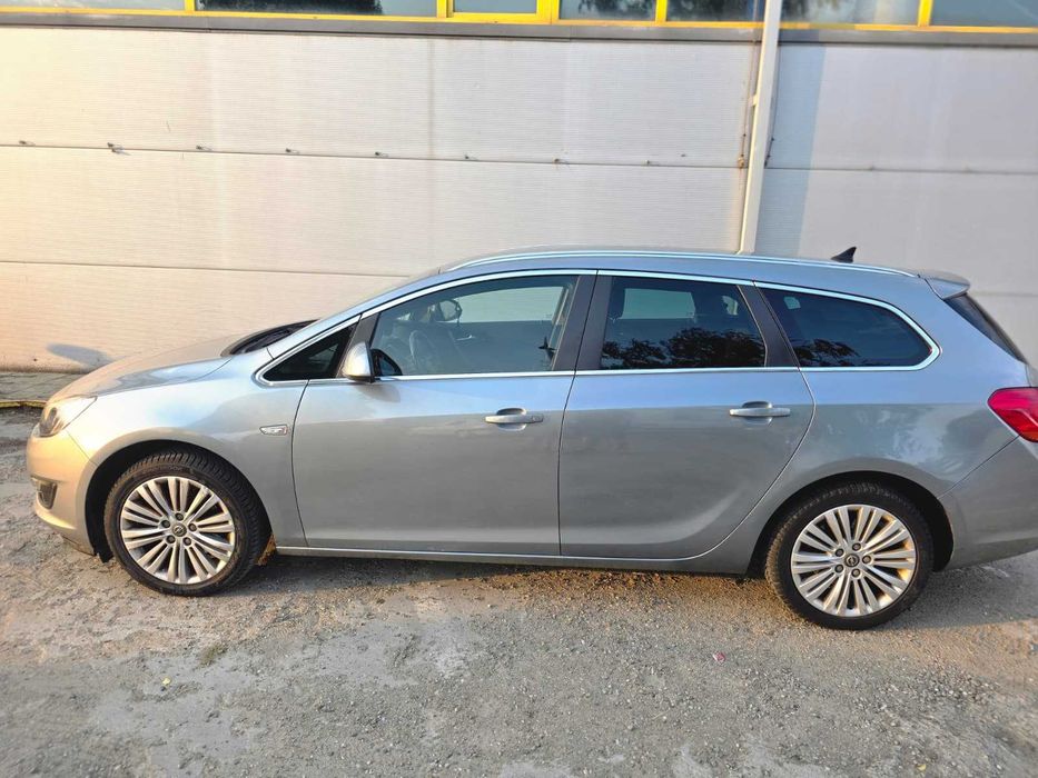 Opel Astra Sports Tourer din 2015