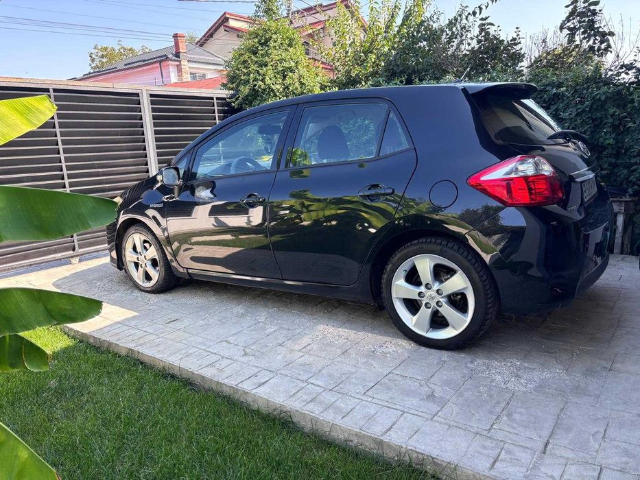 TOYOTA Auris 1,8 hybrid