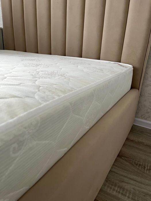 Продам матрас 140 на 200