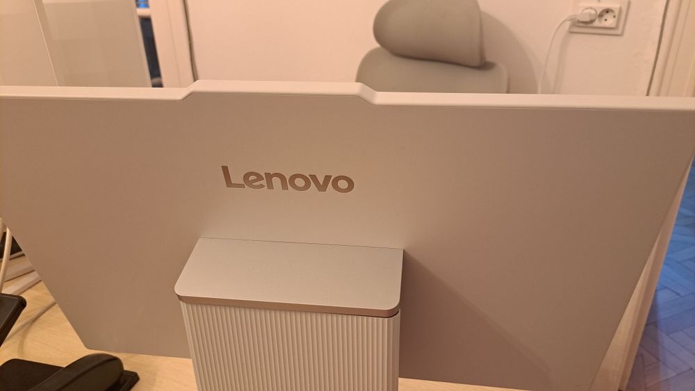Sistem All-in-One Lenovo IdeaCentre AIO 23.8" cu licenta Windows si Office