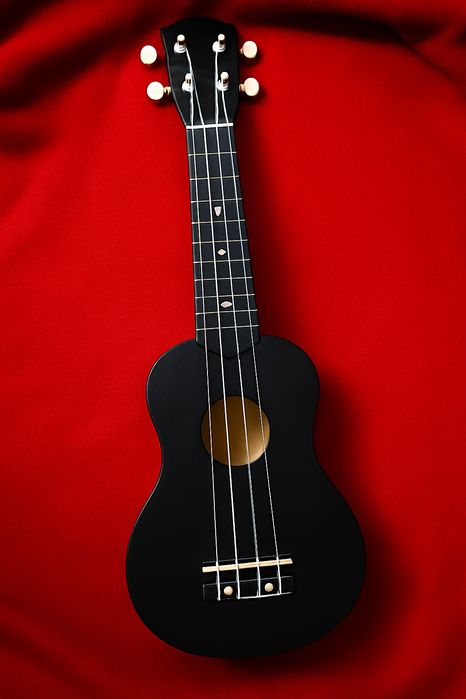 Укулеле сопрано,черного цвета