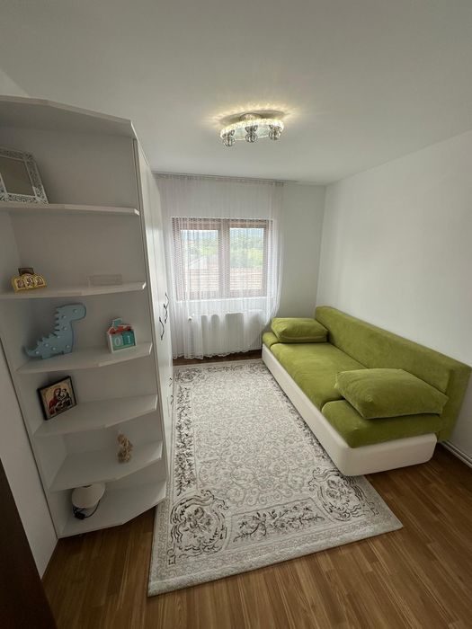 Închiriez apartament cu 3 camere în Caransebeș