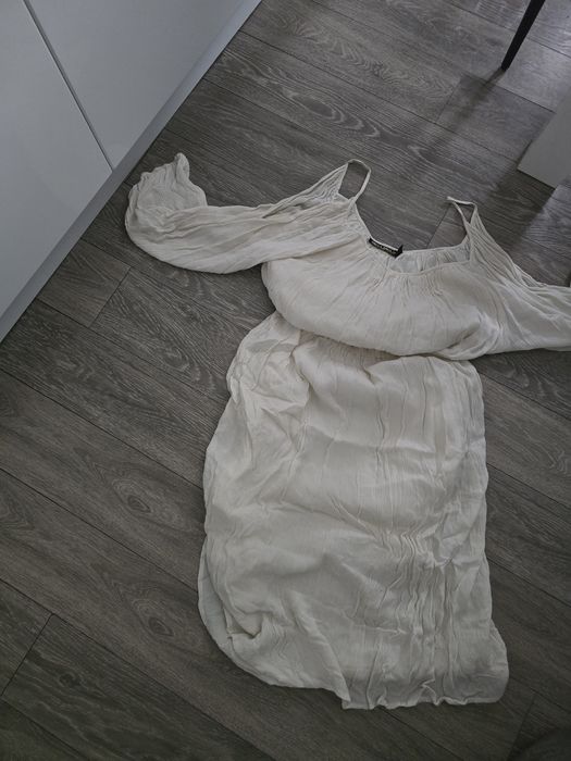 Rochie albă, purtată o dată