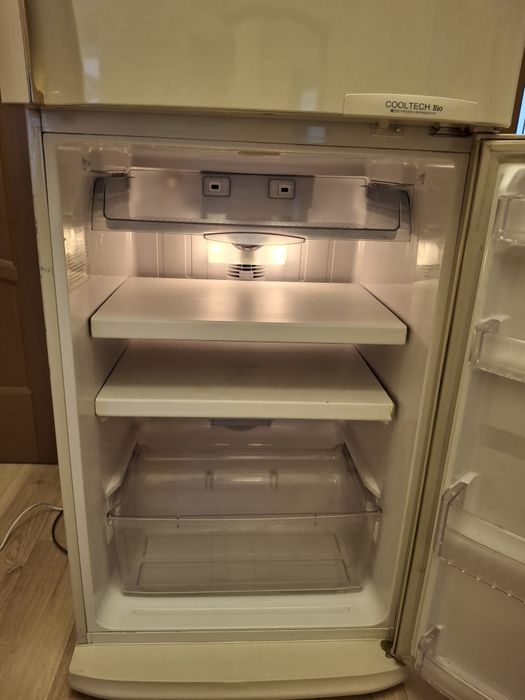 Продам холодильник Самсунг в рабочем состоянии.