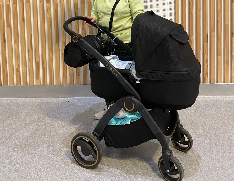 Коляска детская чёрная