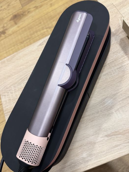 Dyson Airstrait