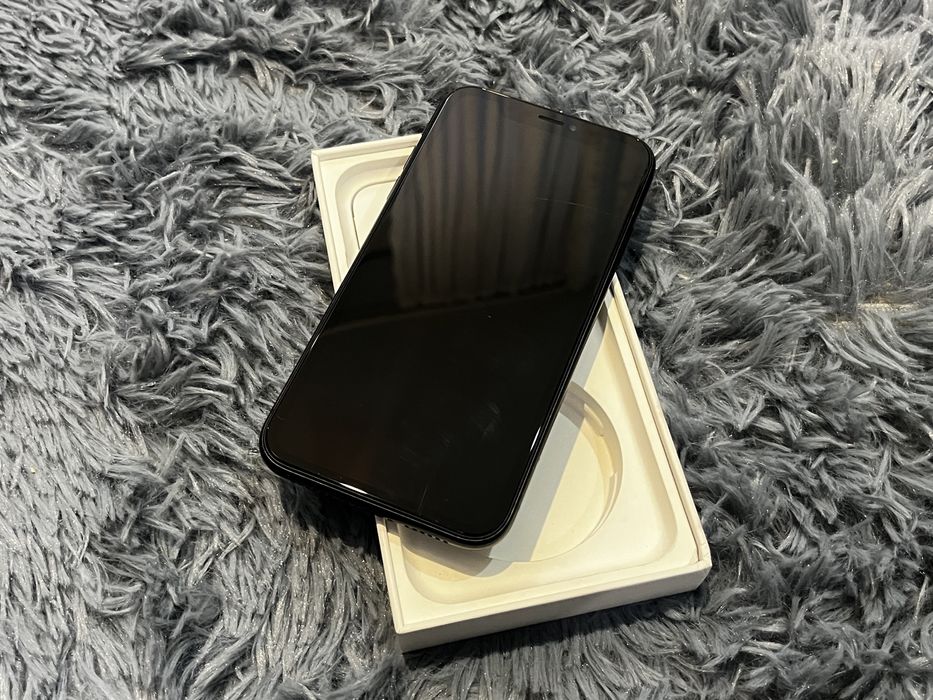 Продам iPhone xr в хорошем состояний