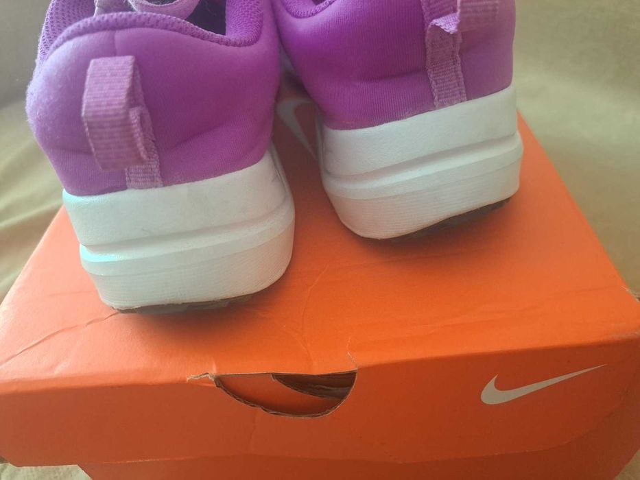 Дамски маратонки Nike