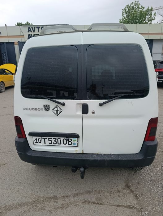 Продам автомобиль Пежо партнёр 2003 года