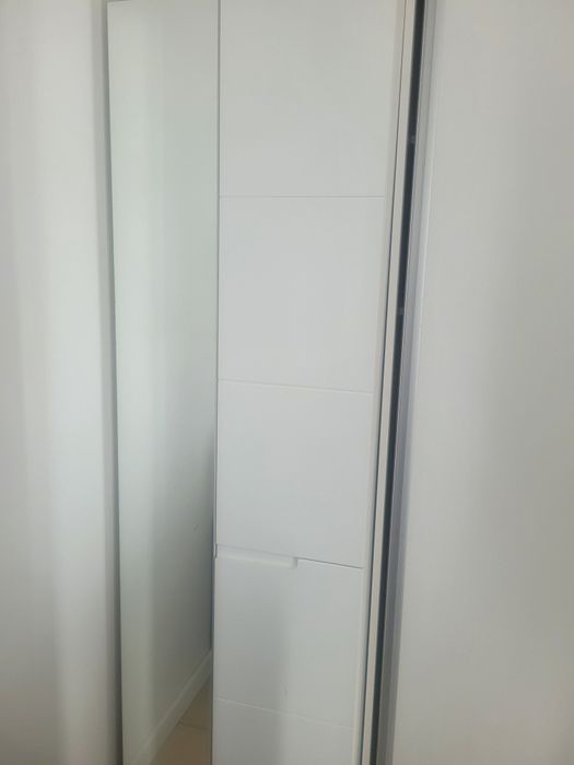 Dulap alb cu oglinda, producție poloneză